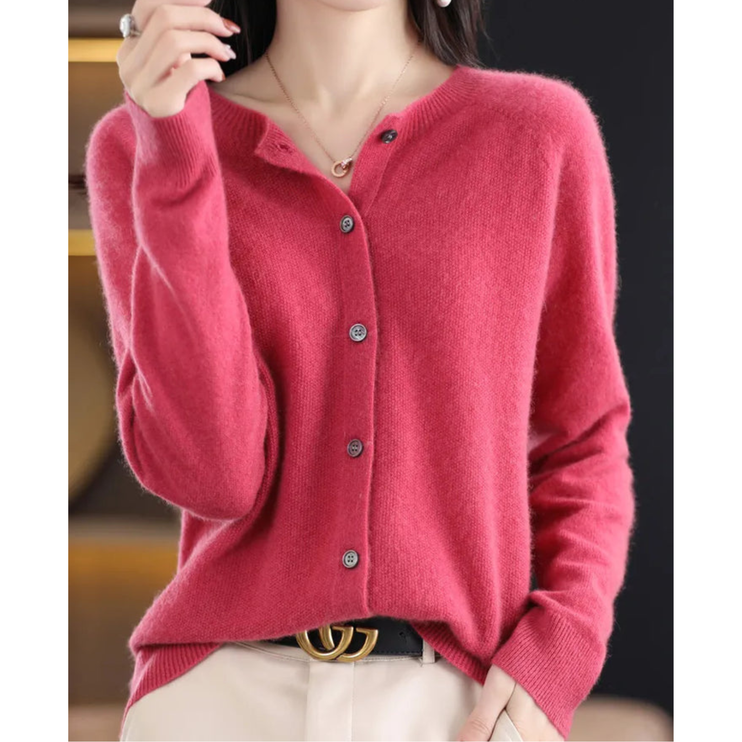 Luxuriöse Damen Strickjacke aus 100% Merinowolle mit O-Ausschnitt